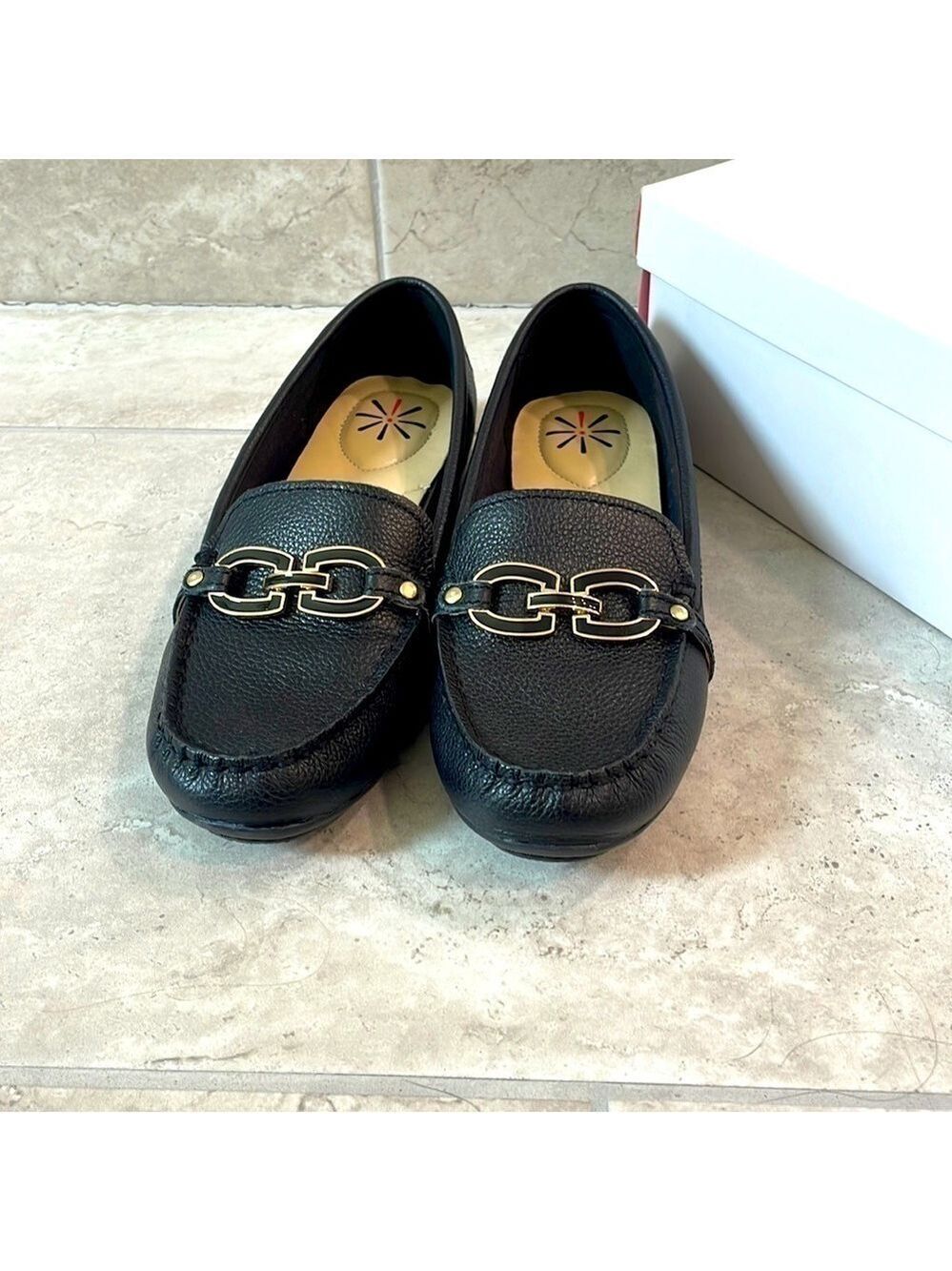 Isaac Mizrahi black leather shoes size 7W. New